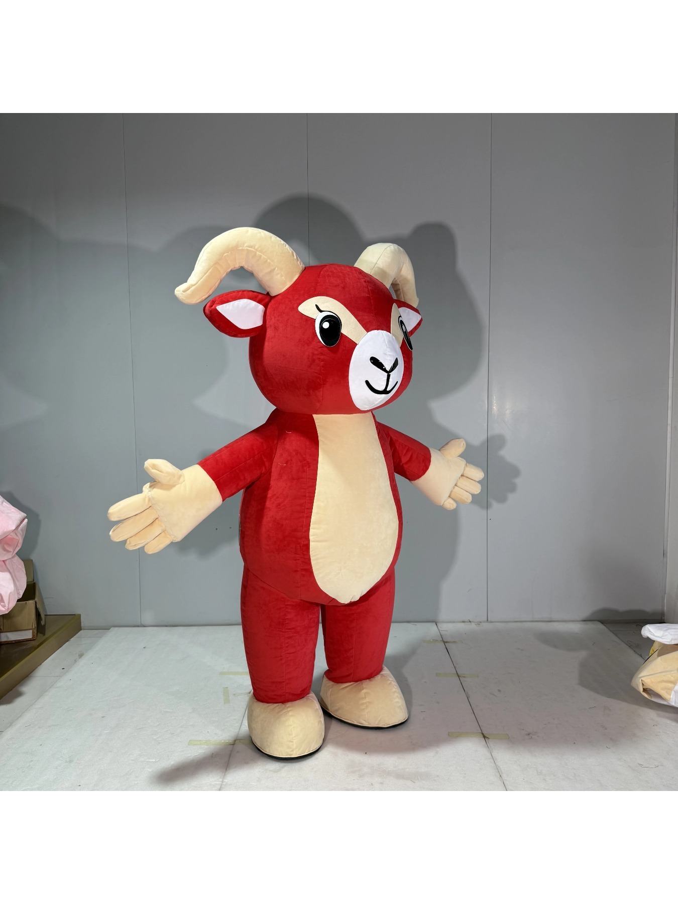 Şişirilebilir Kırmızı Keçi Mas - Costumes incelemesi ve fiyatı